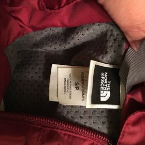Maroon Northface windbreaker